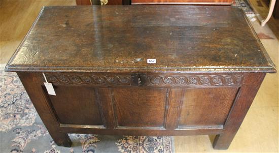 Oak panelled coffer, 17th century